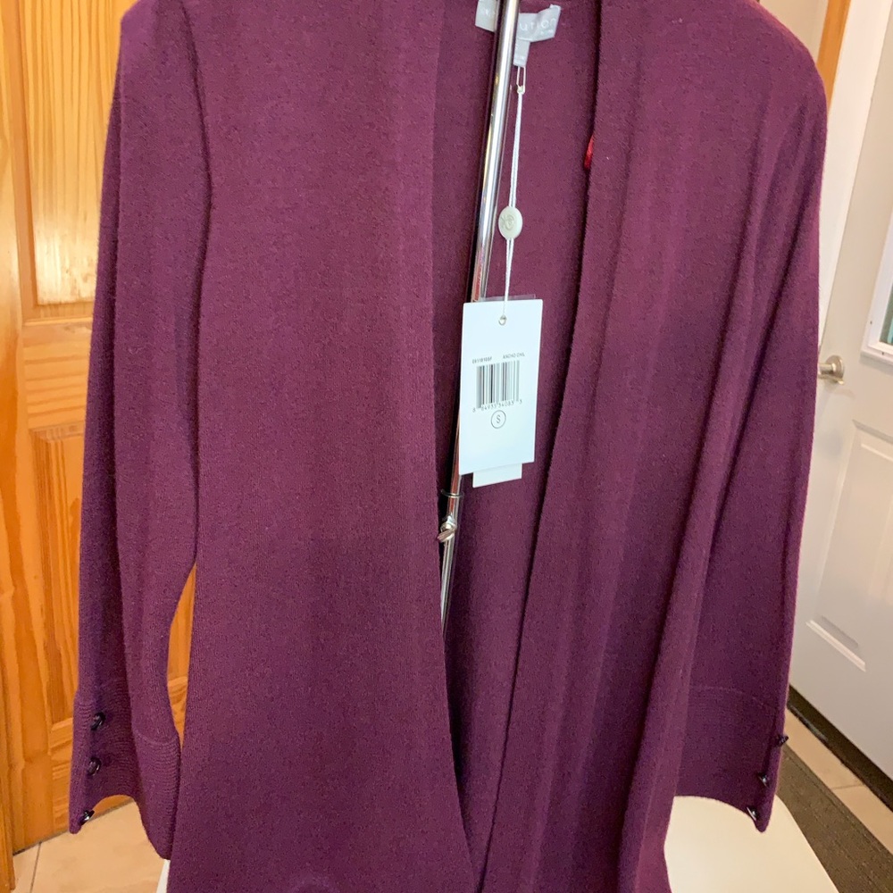 NWT, Elegant Burgundy Women's Sweater. Size small - Picture 8 of 10